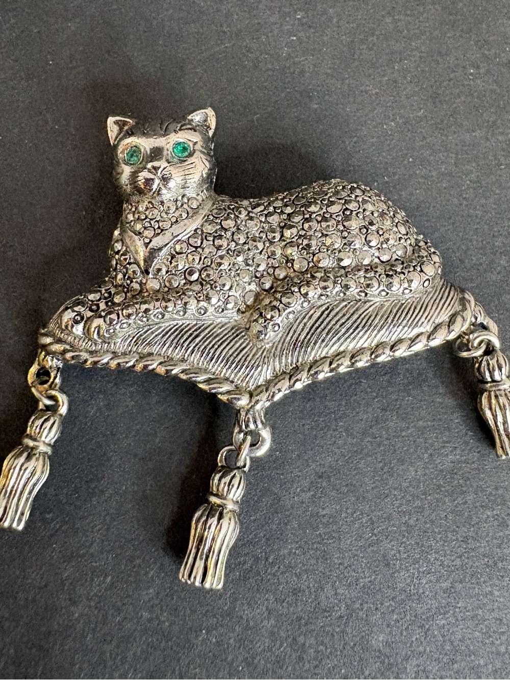 Vintage Avon Regal Cat Brooch Silver Tone Green Rhinestone Tasseled Brooch